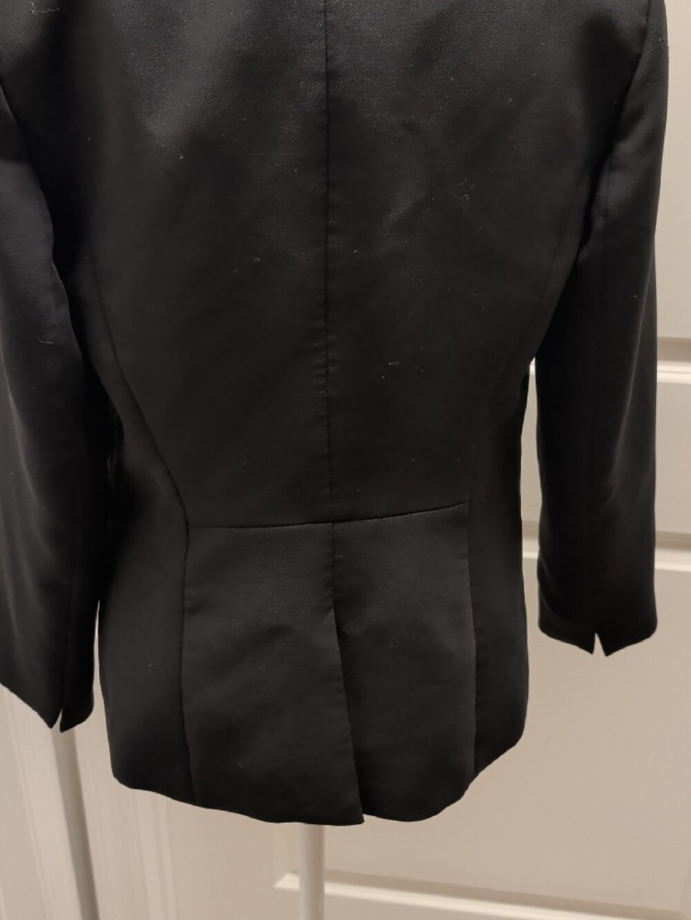 Talbots Size 2 PreOwned Black Ruffle-Trim Open Blazer With One Snap Closure - Picture 7 of 15